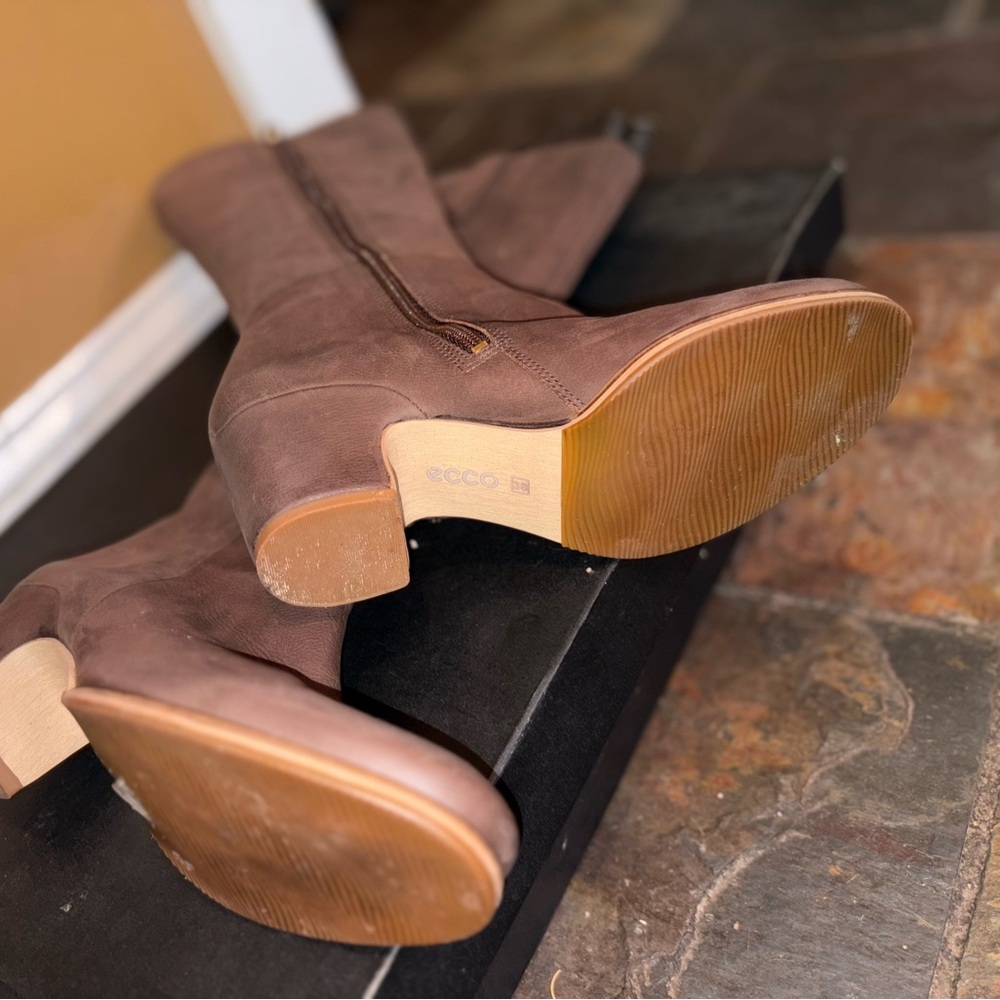 Ecco Women's Heeled Boots - Picture 4 of 15
